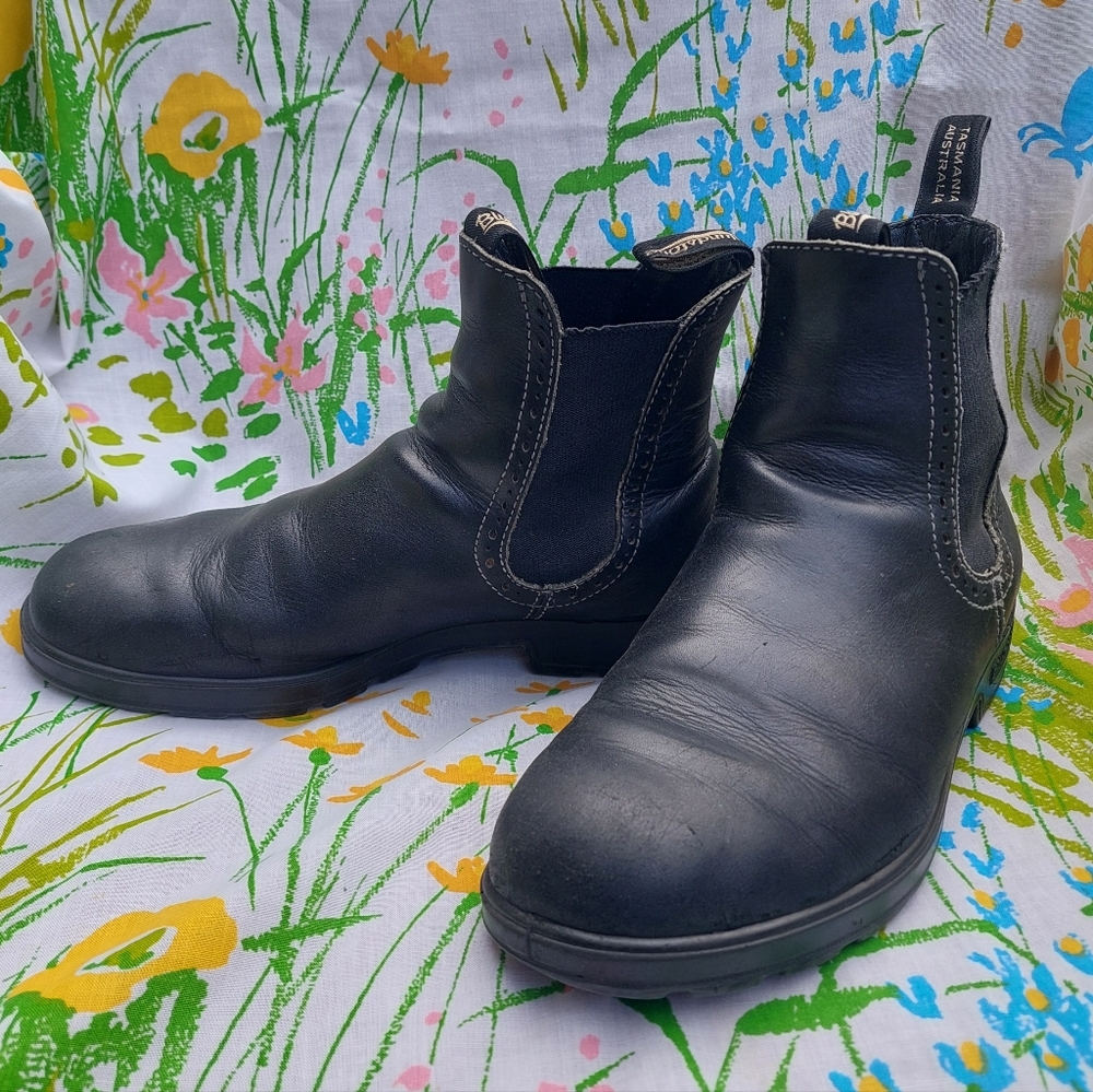 Black Blundstones Women's 9.5
